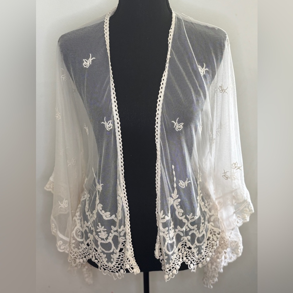 Like New Leith Lace and Crochet Boho Sheer Oversized Kimono Style Top Size M/L